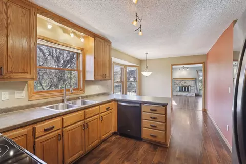 4142 Barrow Ct, Eagan, MN 55123 photo 8