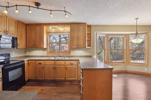4142 Barrow Ct, Eagan, MN 55123 photo 9