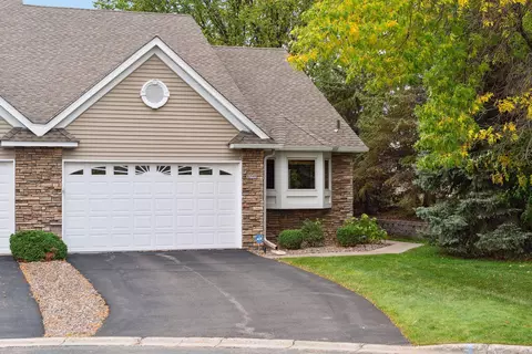 1098 Westcliff Curv, Shoreview, MN 55126