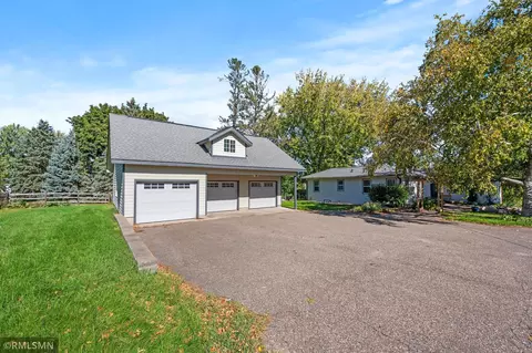 2824 Lakeview Ave, Roseville, MN 55113
