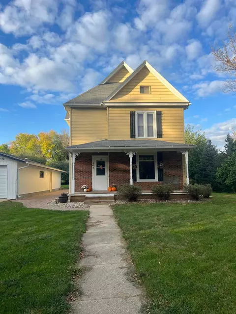 305 E Iowa St, Elmore, MN 56027