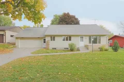 126 Fairlawn Ave E, Winsted, MN 55395