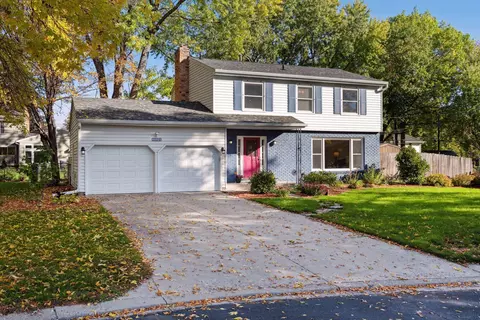 10040 Irwin Cir, Bloomington, MN 55437