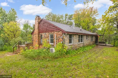 2225 Regent Ave N, Golden Valley, MN 55422