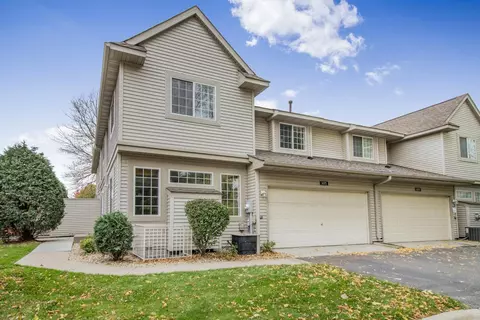 1071 Lovell Ln N, Roseville, MN 55113