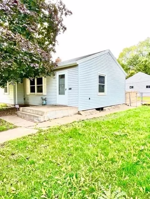 411 White Bear Ave N, Saint Paul, MN 55106