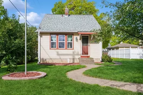 220 6th Ave SW, Cambridge, MN 55008