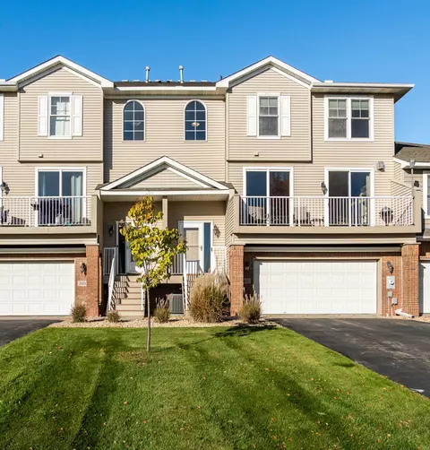 20048 Heritage Dr, Lakeville, MN 55044