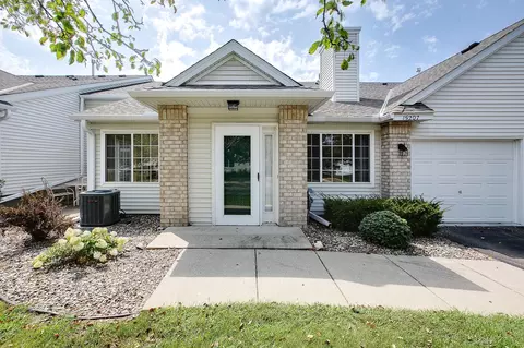 15207 Greenhaven Way, Burnsville, MN 55306