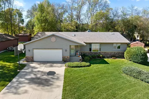 1560 Dell Pl, Owatonna, MN 55060