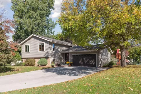 1945 Beaver Dam Ct, Eagan, MN 55122