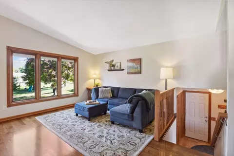 1945 Beaver Dam Ct, Eagan, MN 55122 photo 6