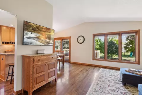 1945 Beaver Dam Ct, Eagan, MN 55122 photo 9