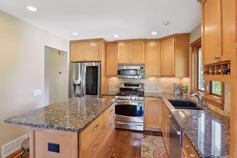1945 Beaver Dam Ct, Eagan, MN 55122 photo 15