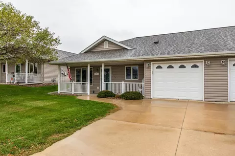 301 Clubhouse Dr NE, Stewartville, MN 55976