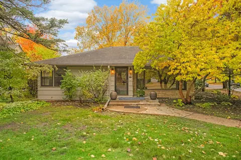 1347 Edgcumbe Rd, Saint Paul, MN 55116