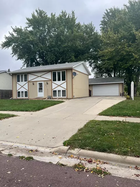 1604 N Burlington Ave, Worthington, MN 56187
