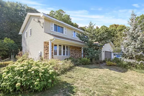 6918 Autumn Ter, Eden Prairie, MN 55346