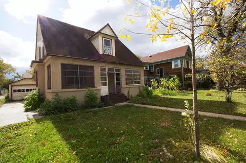610 1st St E, Thief River Falls, MN 56701 photo 2