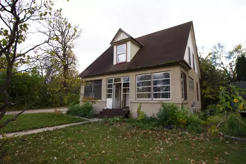 610 1st St E, Thief River Falls, MN 56701