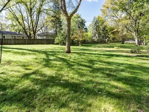 3900 Overlook Dr, Bloomington, MN 55437 photo 4