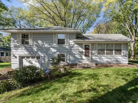 3900 Overlook Dr, Bloomington, MN 55437 photo 2