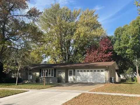 249 5th St, Tracy, MN 56175
