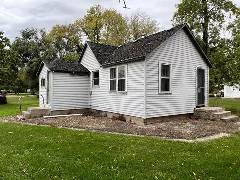 412 Westfall St, Beardsley, MN 56211 photo 2