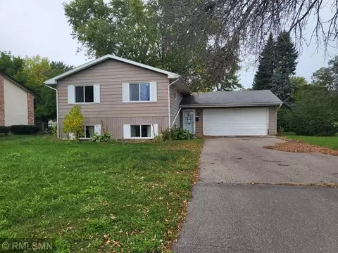 910 Dakota St S, Shakopee, MN 55379