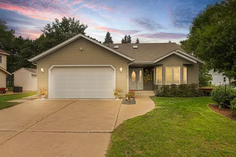 563 Carol Dr, Vadnais Heights, MN 55127