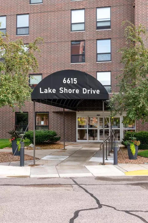 6615 Lake Shore Dr S #111, Richfield, MN 55423
