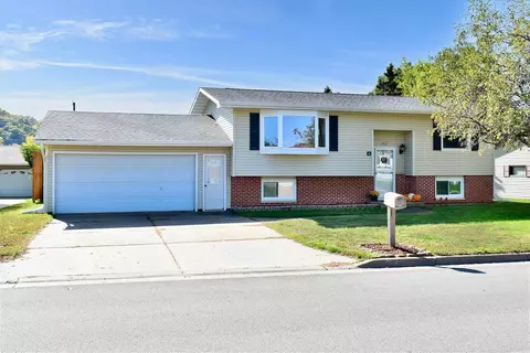 4841 W 9th St, Goodview, MN 55987
