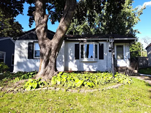 1863 Iowa Ave E, Saint Paul, MN 55119
