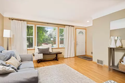 8 Rustic Ldg E, Minneapolis, MN 55419 photo 5