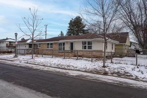 1658 Grotto St N, Saint Paul, MN 55117