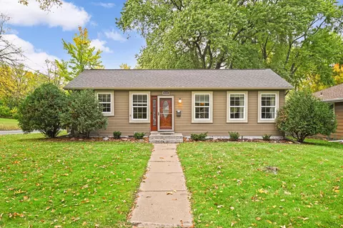 424 Monroe Ave S, Hopkins, MN 55343