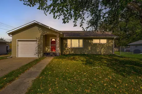 926 2nd St SW, Faribault, MN 55021