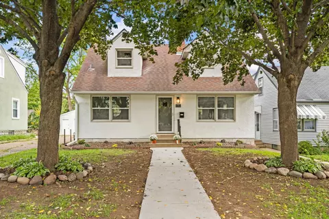 1552 Grotto St N, Saint Paul, MN 55117