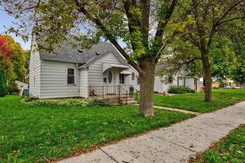 427 S 4th St, Le Sueur, MN 56058