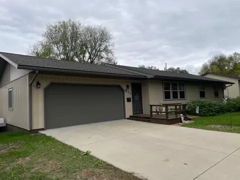 811 Koronis Ave, Paynesville, MN 56362