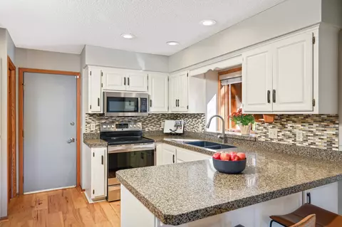 15 W Point Dr, Tonka Bay, MN 55331 photo 13