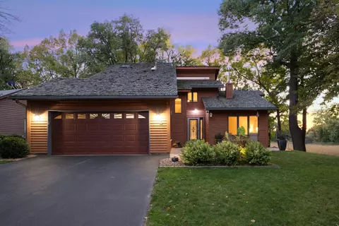 15 W Point Dr, Tonka Bay, MN 55331