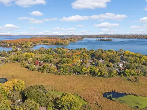 15 W Point Dr, Tonka Bay, MN 55331 photo 4
