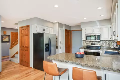15 W Point Dr, Tonka Bay, MN 55331 photo 15