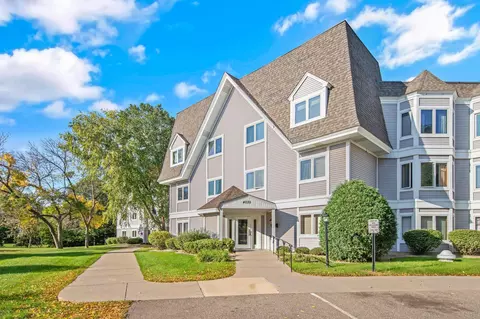 4035 Victoria St N #113, Shoreview, MN 55126