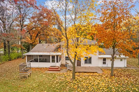 995 Lakewood Dr N, Maplewood, MN 55119