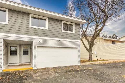 312 Shawnee Trl, Shakopee, MN 55379