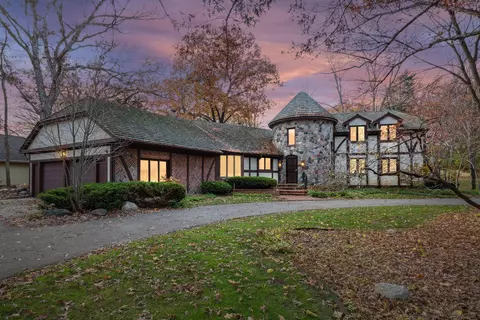 7022 Tupa Cir, Edina, MN 55439