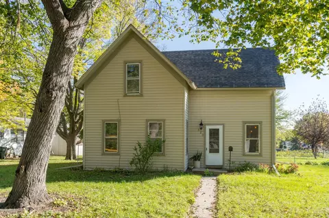 523 Evenson St, Saint Peter, MN 56082 photo 2