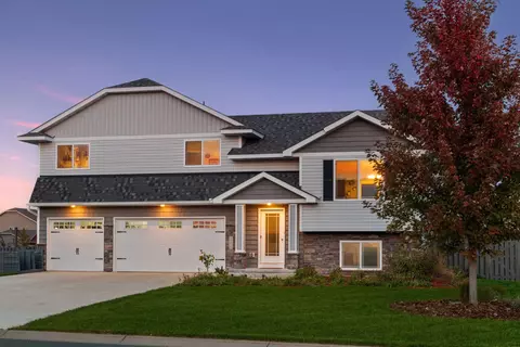 1716 Redhawk Way, Mayer, MN 55360